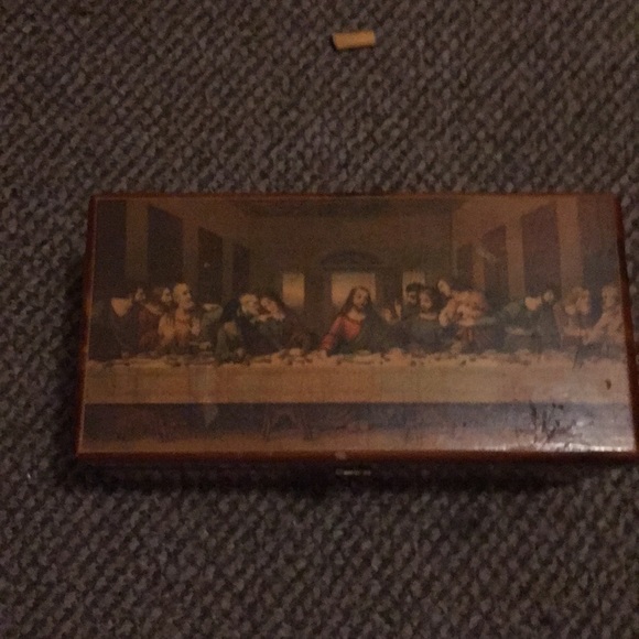 Wooden box with “ The Last Super” - Picture 1 of 3